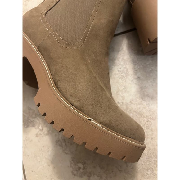 Universal Threads Light Tan Carmel Brown Boot SIze 10  NWT - Picture 4 of 4